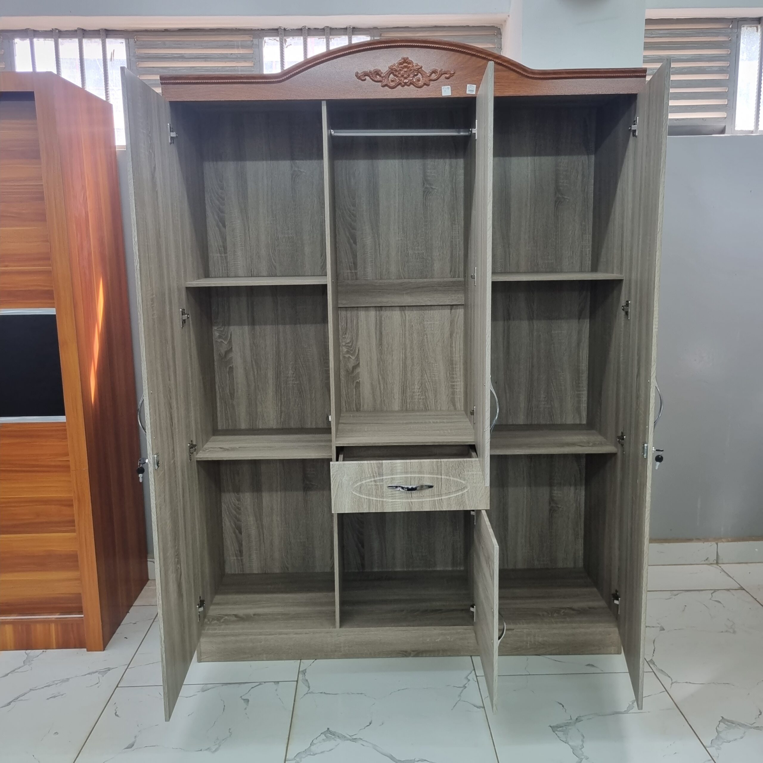 UH Wardrobe9473-3