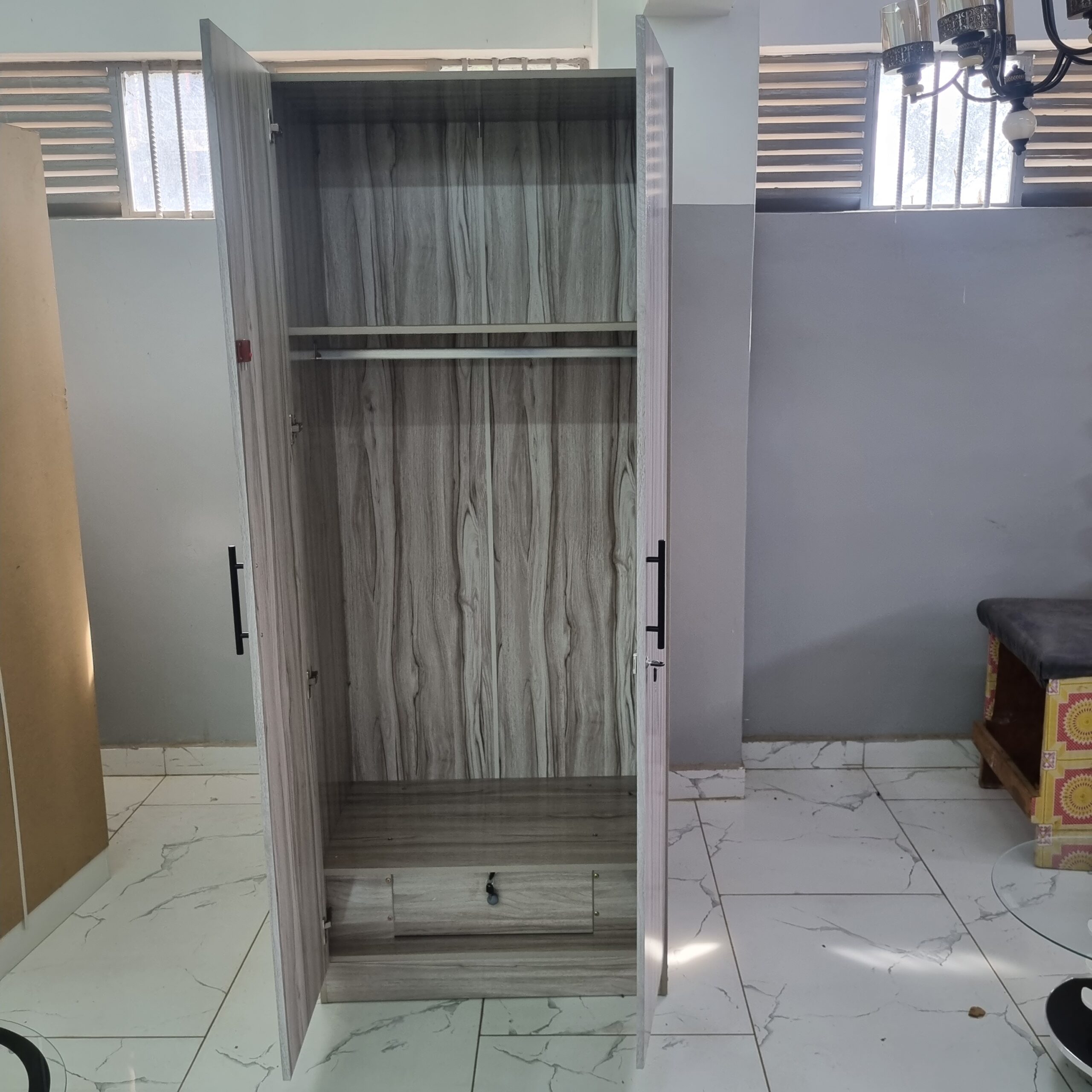 UH Wardrobe D1001-2