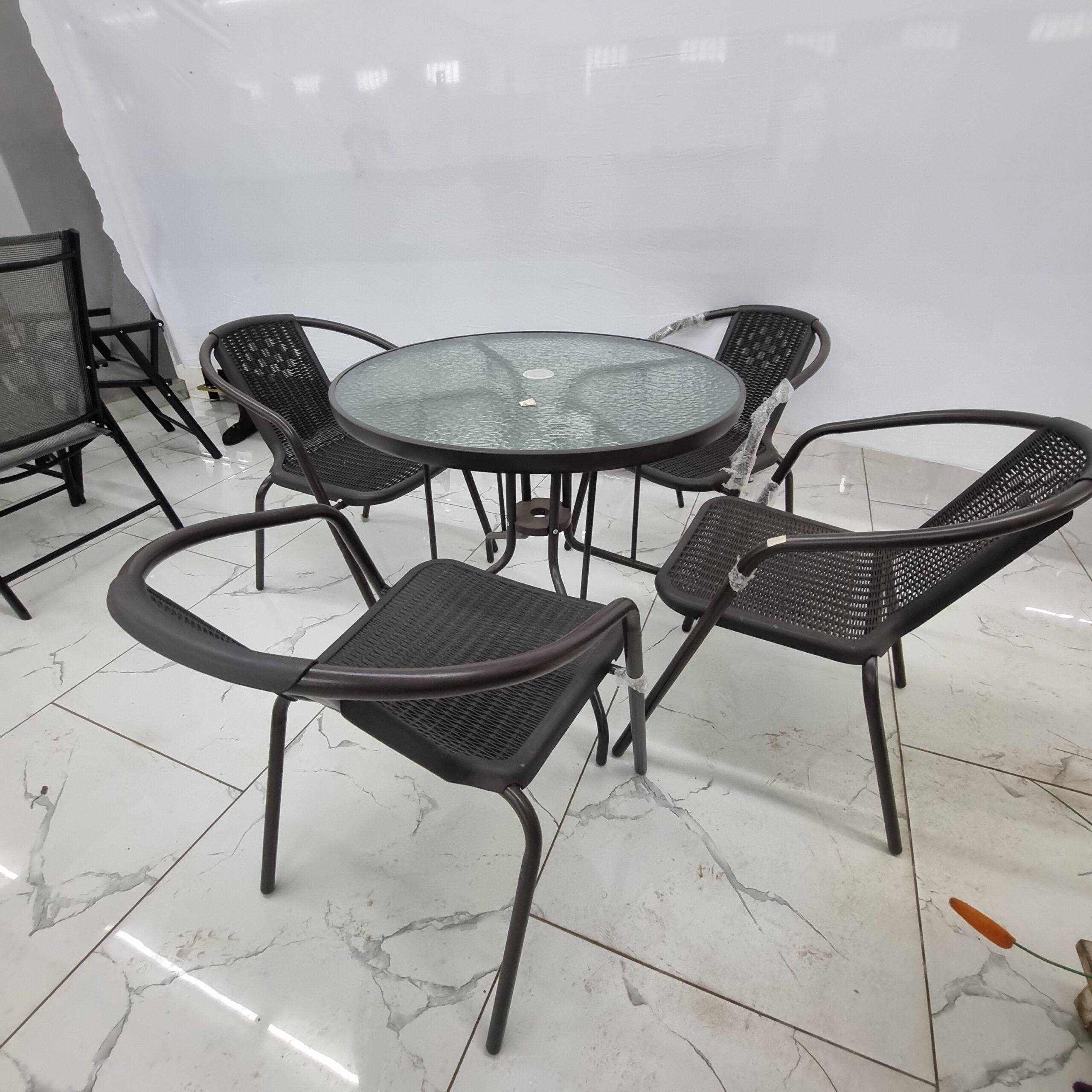 UH Rattan Table