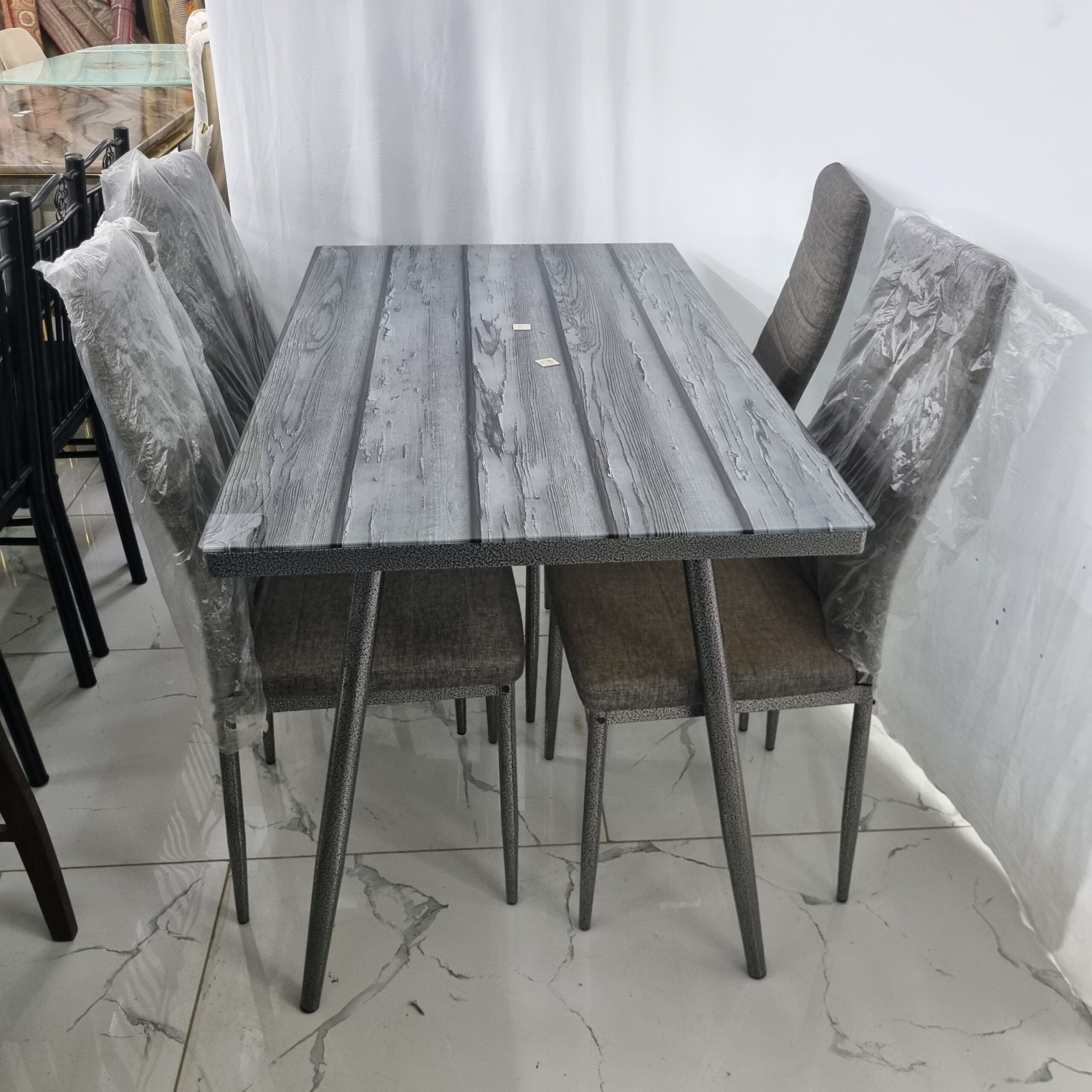 UH Dinning Table