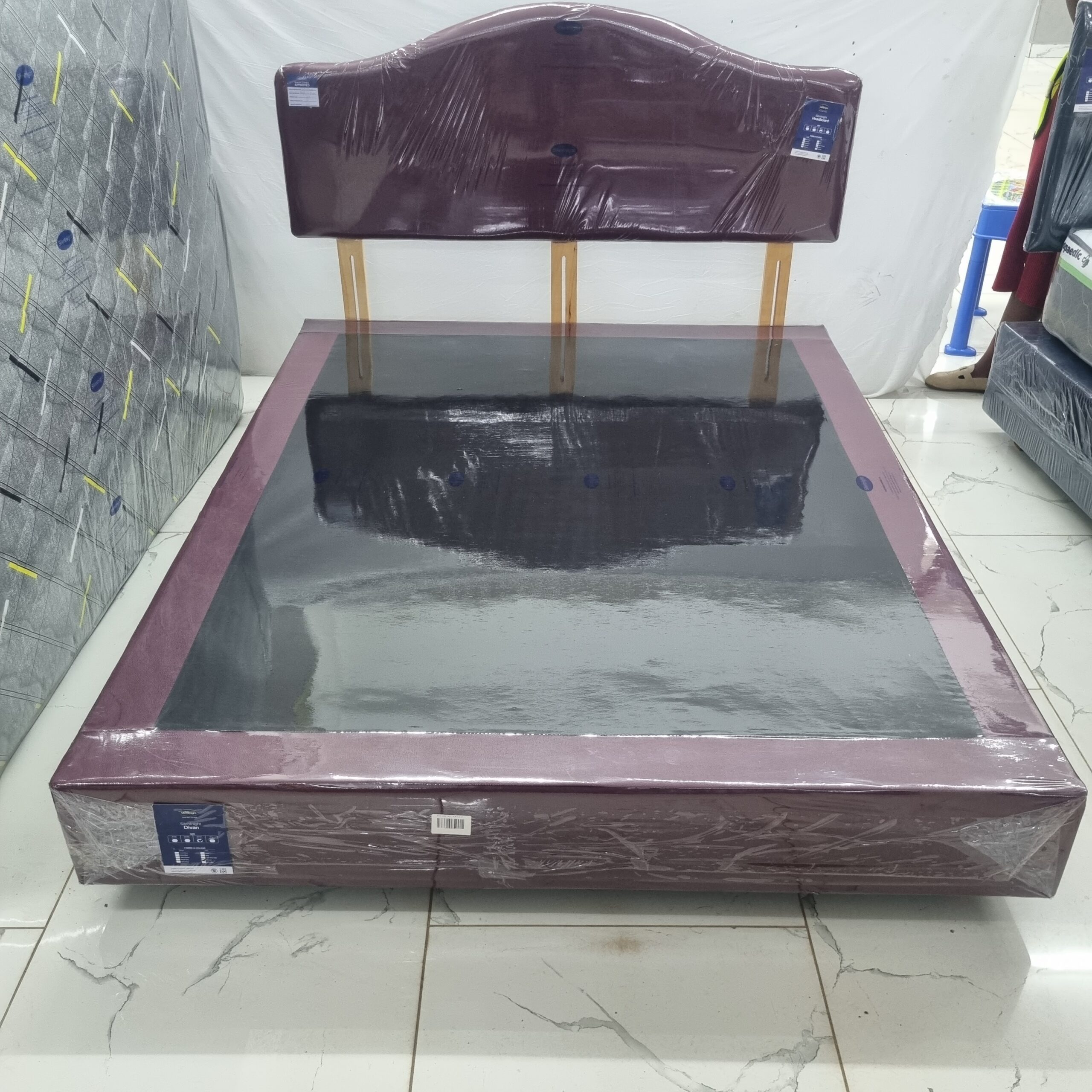 Silent Night Queen Maroon 5by6 Matress + Bed