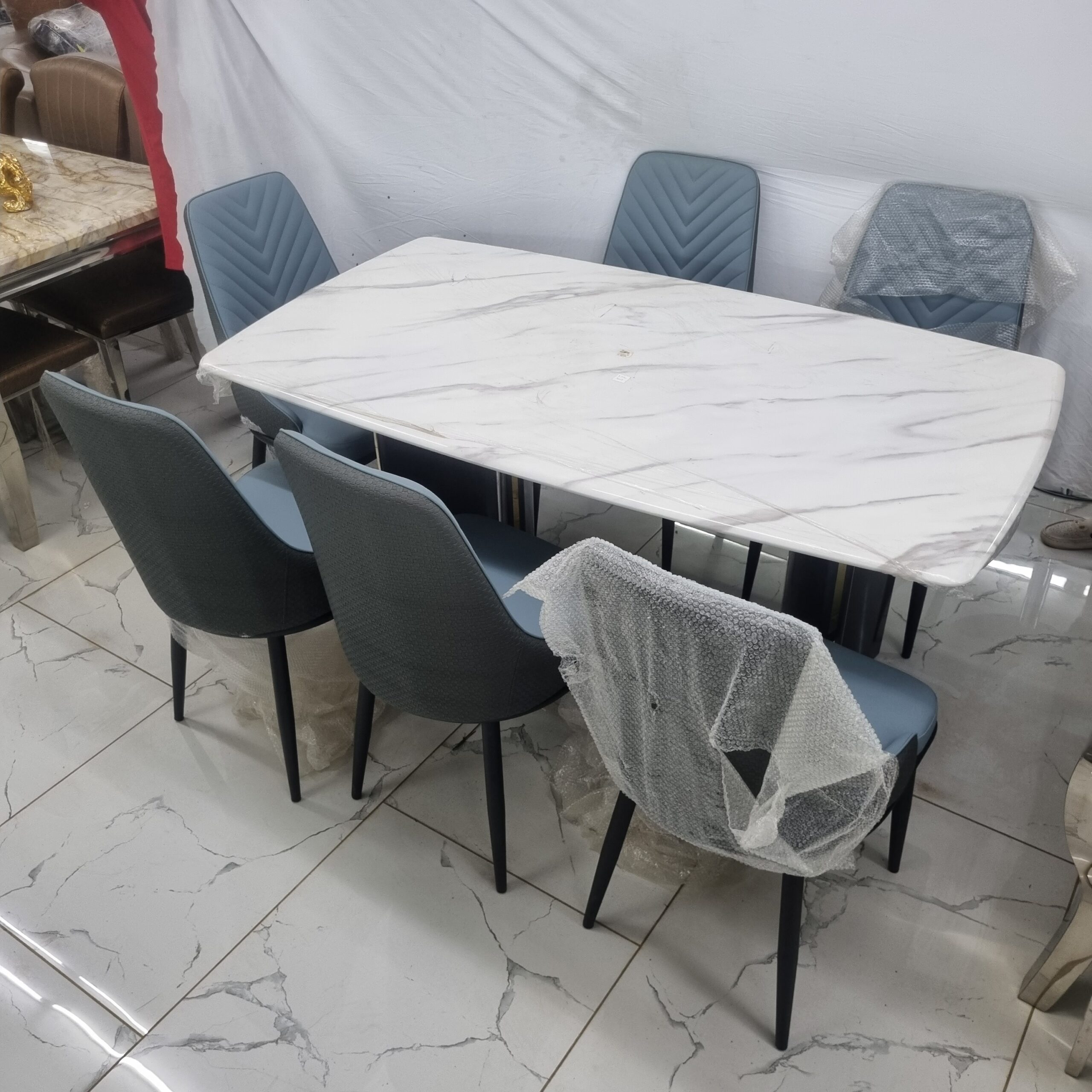 UH Dinning Table