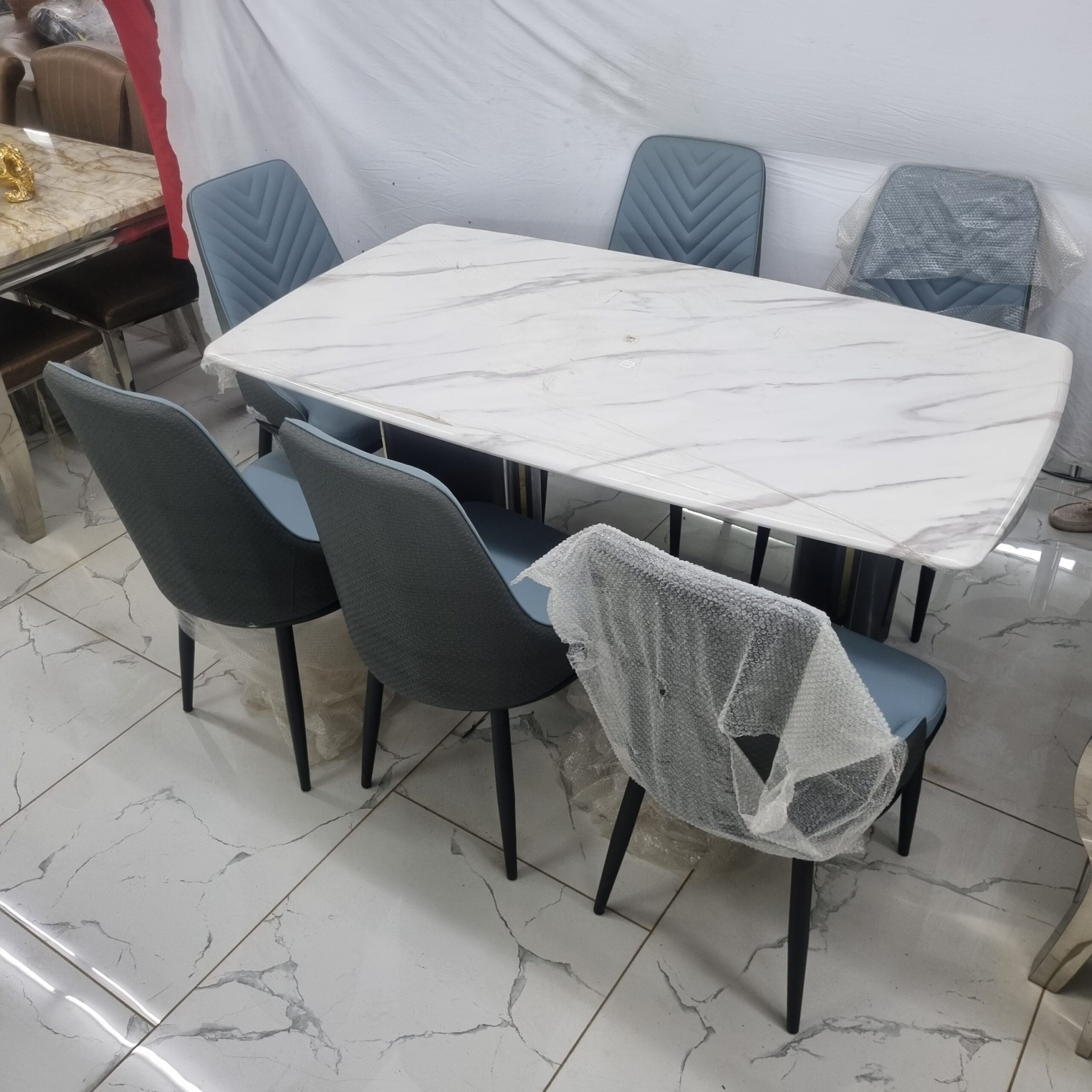 UH Dinning Table