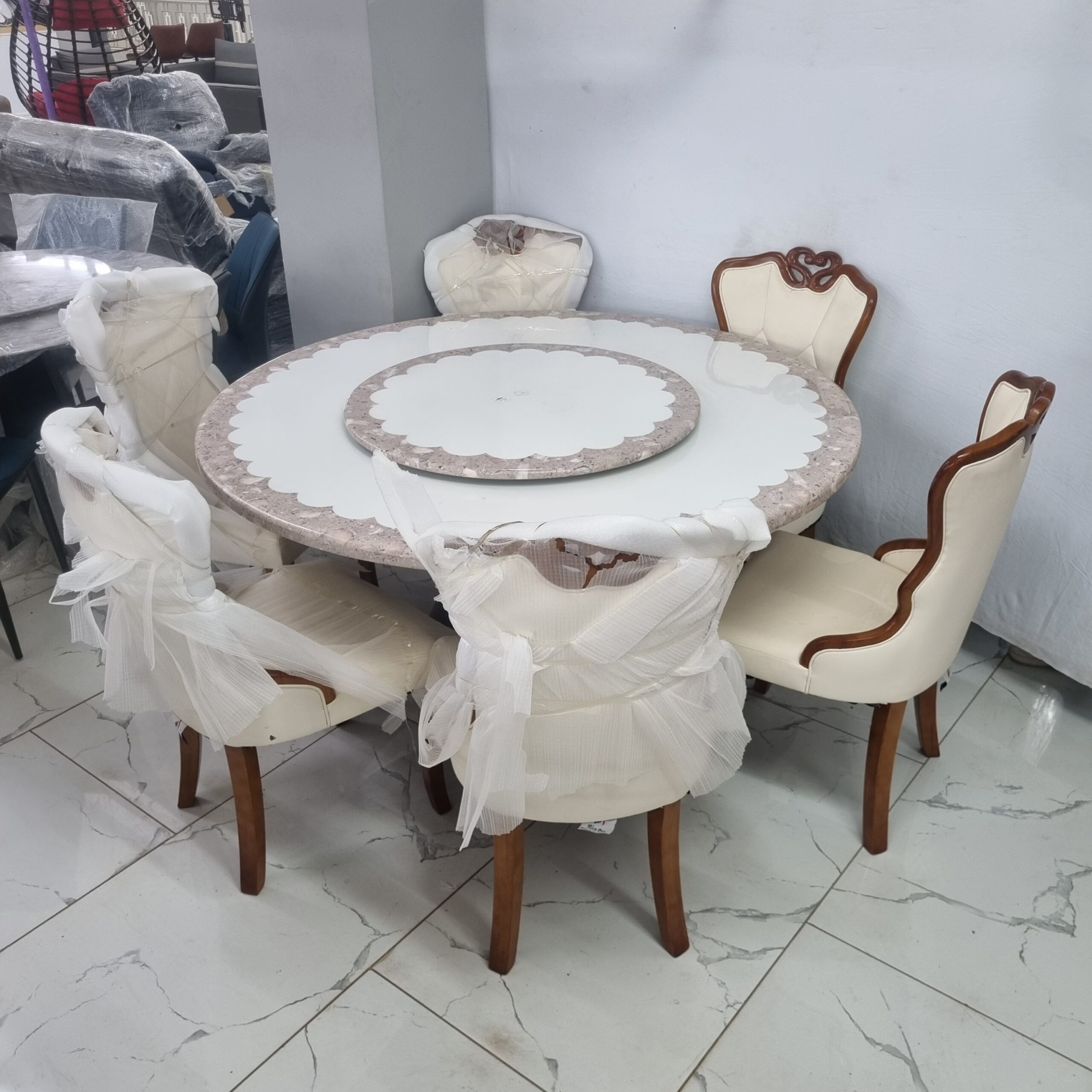 UH Dinning Table